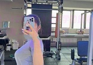 微密圈 - 120斤的小王同学的旗袍写真，优雅的同时为了什么能看出一点俏皮感，我可能要思考一下。