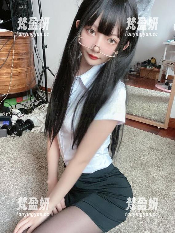 肉丝眼镜娘——51酱又来了这无圣光的精彩作品-梵盈妍