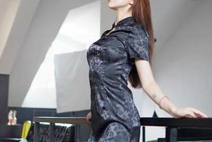 Feilin嗲囡囡 - 娜依灵儿校服私拍，原图是美好还是无奈，真难说。