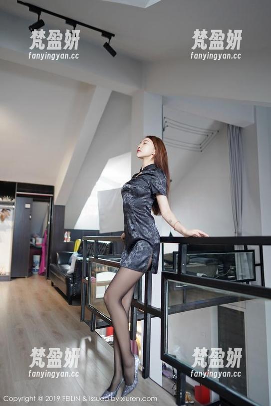 Feilin嗲囡囡 - 娜依灵儿校服私拍，原图是美好还是无奈，真难说。-梵盈妍