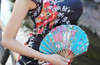 MyGirl美媛馆 - 专注与精彩：王馨瑶yanni浴室高清合集，别让水面反射分散了注意力！