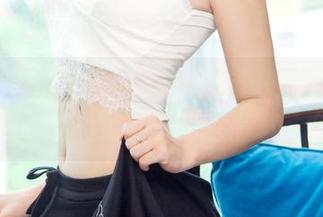 UGirls尤果网 - 又是新的图包更新，连衣裙和陈宝拉的组合真值得多逛一会儿！