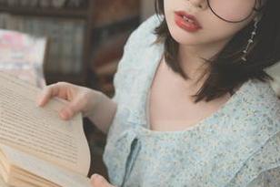 Uhye(이유혜)在游泳池的故事：光线不足，但套图满分！