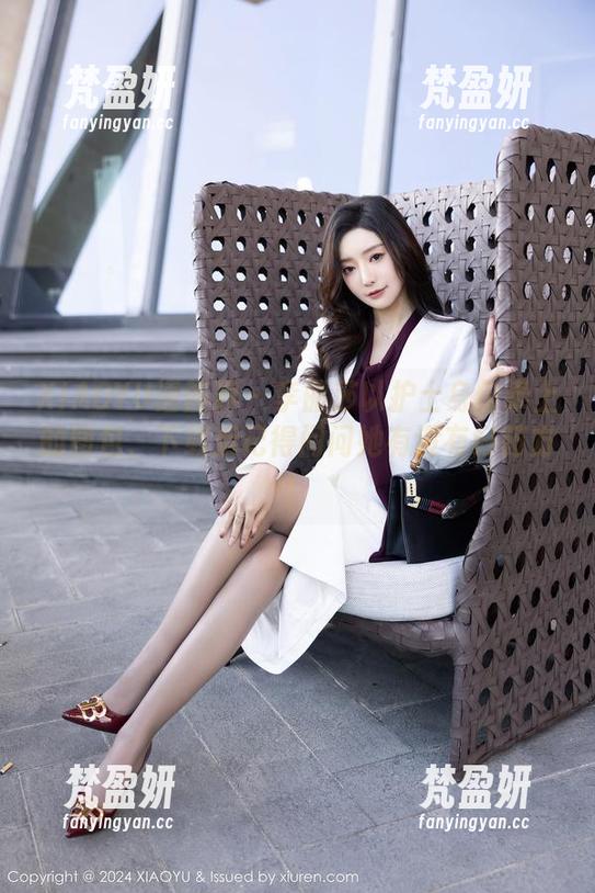 XIAOYU语画界 - 李丽莎以护士身份奉上的图包，下载后记得问问她有没有好药方！-梵盈妍