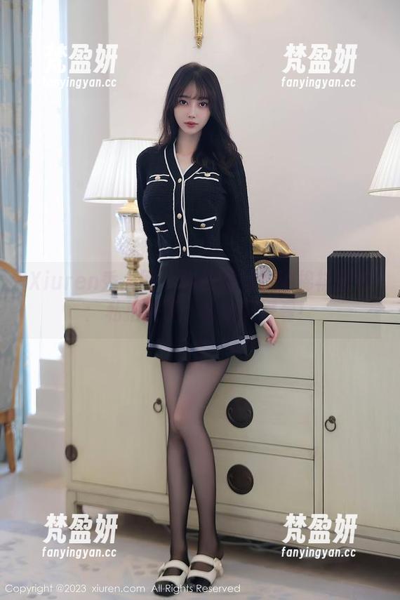 Xiuren秀人网 - 你的兔妹妹的棉袜图包：私拍来了，凉快又好看！-梵盈妍