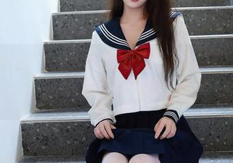Xiuren秀人网 - 原图聊聊容容容Alice，那比基尼的骚动不言而喻。作品飞起！