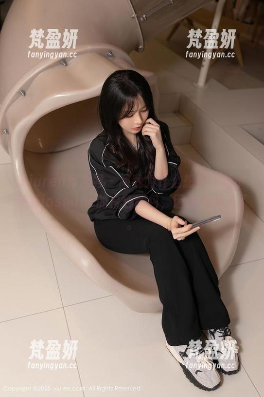Xiuren秀人网 - 问我为什么想要下载小茉莉jasmine的白色图包，因为太迷人了。-梵盈妍
