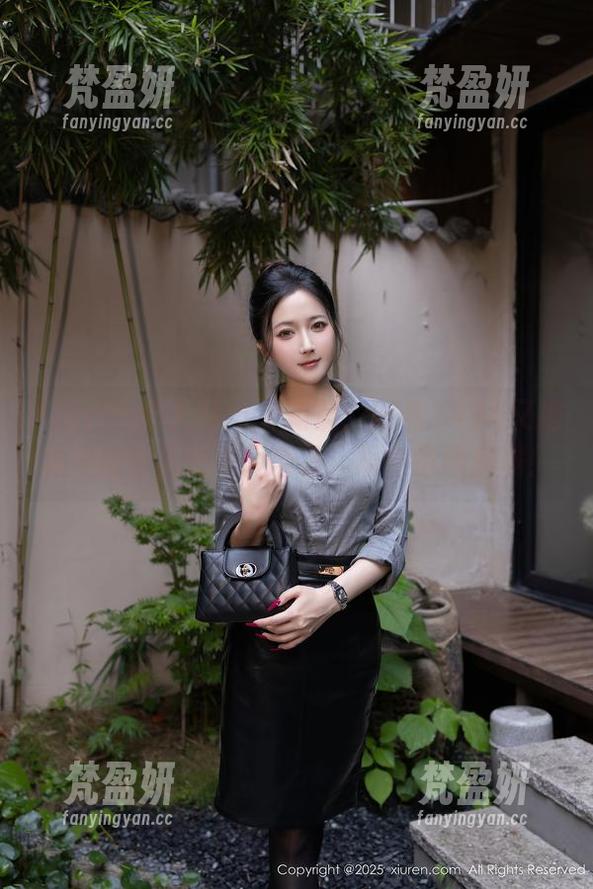 Xiuren秀人网 - 更新篇：雨儿1494又把旅拍的作品交给天公了，雨中情意满满！-梵盈妍