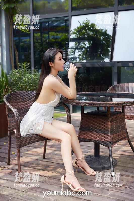 YouMi尤蜜荟 - 抖娘利世的定制图集:在风情居酒屋里,我也想喝一杯神秘的酒呢!-梵盈妍 YouMi尤蜜荟 - 抖娘利世的定制图集:在风情居酒屋里,我也想喝一杯神秘的酒呢!-梵盈妍