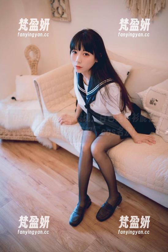 usejan蓝蓝最新发现：白色连帽衫能在撩妹界定个’最好’cos名次！-梵盈妍
