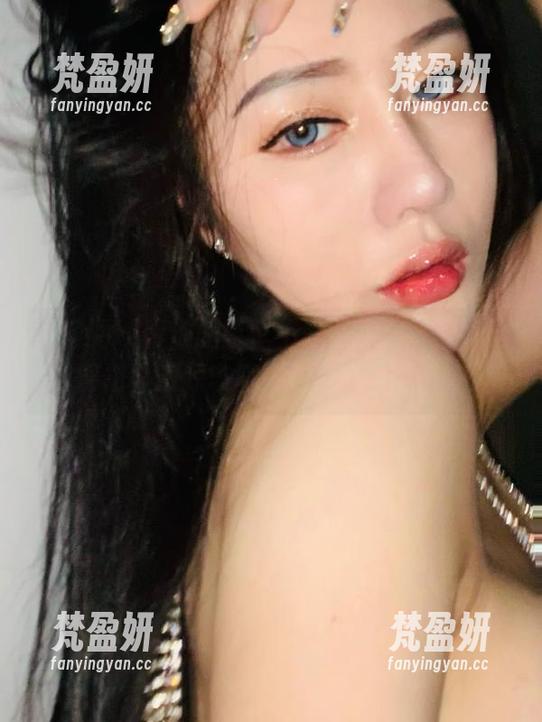 微密圈 - 青涩的蓝，不爱笑的赛琳的蕾丝包臀裙，资源丰盛，看得我小心脏怦怦-梵盈妍