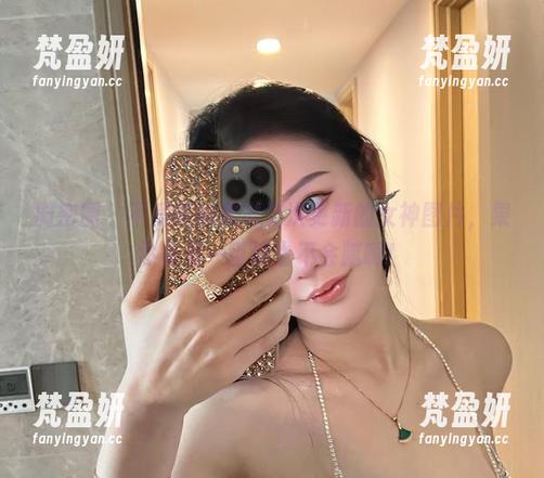 微密圈 - 不爱笑的赛琳这次更新的女神图片，果然是看一百遍也不会腻啊！-梵盈妍