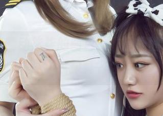 丽柜 - 翻动柒柒的图包，作品间的轻声细语，我却莫名迷失