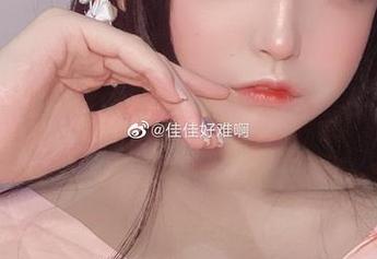 临摹下佳佳酱ovo的气场，私拍套图成了我的新课题！