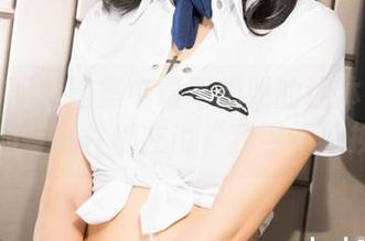 克拉女神 - 图集中最不想脱的连体衣——佳莹的每一件都在说“我可不想换！”