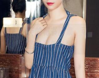 克拉女神 - 小芙的秘书图集，可能是你办公室的意外福利。