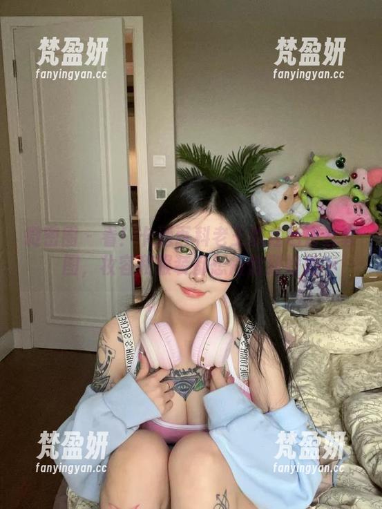微密圈 - 看！卡通百科老王的红色蕾丝套图，妆容和服装都想得恰到好处-梵盈妍