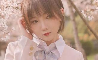 好吧，下载这套奶牛写真，我可能又被名赖弥七圈粉了。