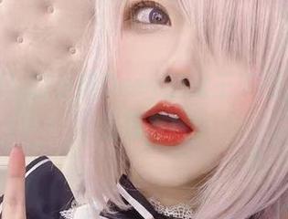 真心佩服！啾小妍Deer的女王美图，真人不怕落差！