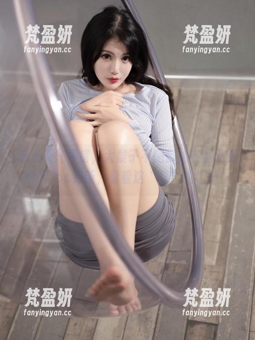 最近天气不错，大梨子不是御姐在圣路易斯的cos更新，看看这“梨”的造型！-梵盈妍