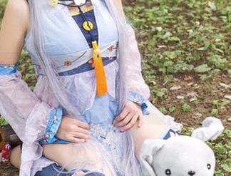 头条女神 - 敬请欣赏：张蓝欣的礼服福利，毕竟好东西是要分享的。