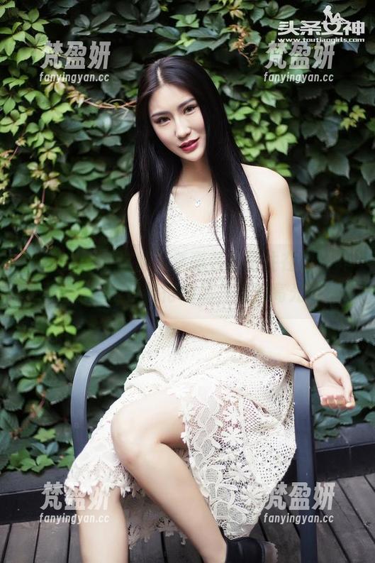 头条女神 - 这腿，李丽莎你是住在模特界吗？原图全景值得细品，精选高光时刻-梵盈妍