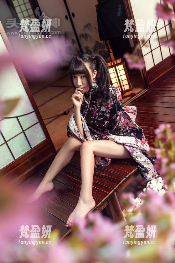 头条女神 - 眼镜?算了,我还是看王竹的高清作品集呗!-梵盈妍 头条女神 - 眼镜?算了,我还是看王竹的高清作品集呗!-梵盈妍
