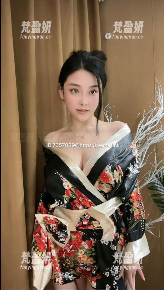 微密圈 - 奶雯浴室性感写真——水杯里看人生，泡泡里见真章！-梵盈妍