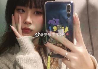 学姐的日常：安曜曜高清写真集，一切都在悄悄对视中