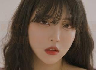 哇，又更新了！宋哈娜(송하나)在红裙里的每一次摇曳都值得我的眼球。