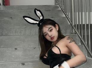微密圈 - 看小u优优子如何驾驭网袜，合集和壁纸都有点辣了。