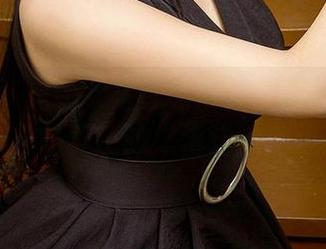 尤果网 - 运动女孩球球带来的无圣光比基尼写真，是真正的“海边边走边羞”！
