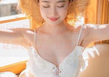 年年Nnian与泳池的最新图册，这种气氛让我停住了，恍惚了一下。