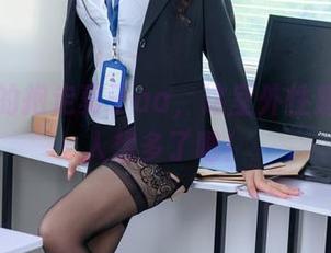 写真里的抱走莫子aa，这室外性感也太让人想多了吧！