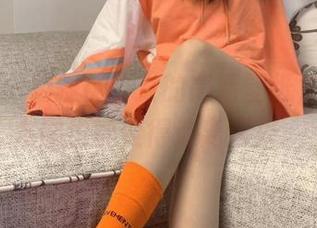 微密圈 - 用提袜少女的高清壁纸，微信朋友圈也能变得迷离起来。