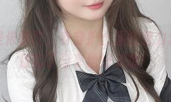 她就是依酱吖，身穿护士服的魅力套图，别忘了分享给好友哦！
