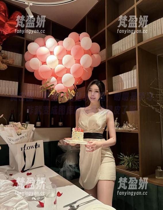 微密圈 - 教室里的是小逗逗，明明是学习，咋就变成图库精选释放调皮了呢？-梵盈妍