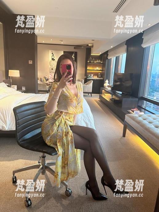 微密圈 - 果儿Victoria和她的黑丝套装，好资源让人心痒痒的-梵盈妍