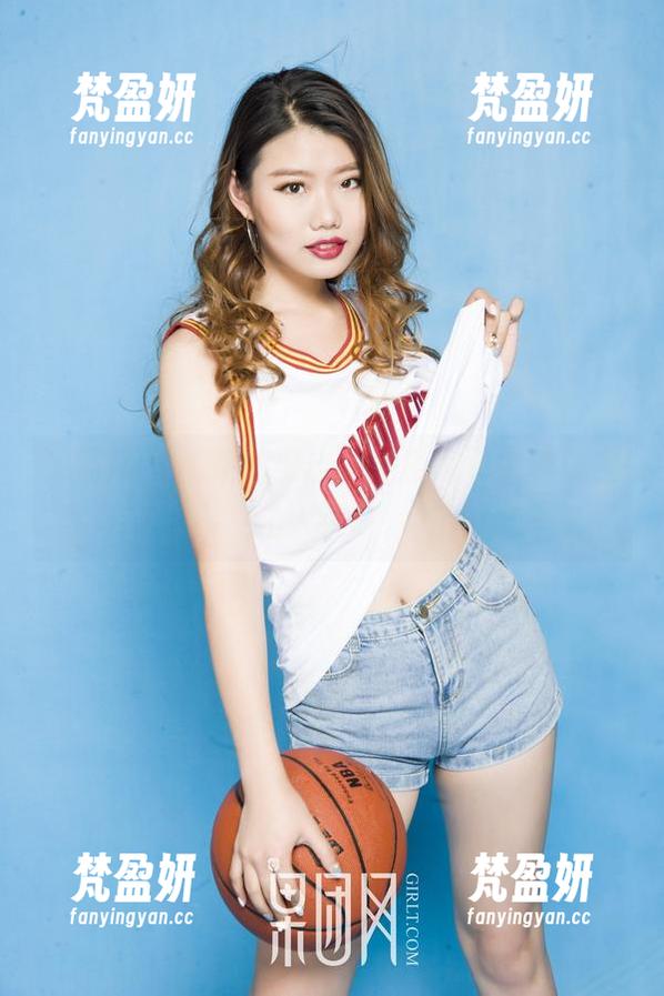 果团网 - 松果儿出击，全套写真中的美足让人瞪眼。-梵盈妍