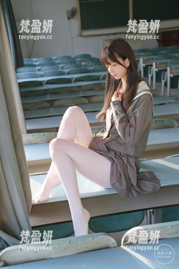 柴系小乖 - 生煎团团的小木屋写真合集，我有些被这画面吸引了-梵盈妍