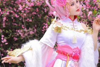 桃暖酱修女写真，试试把严肃装扮得有趣一点儿？