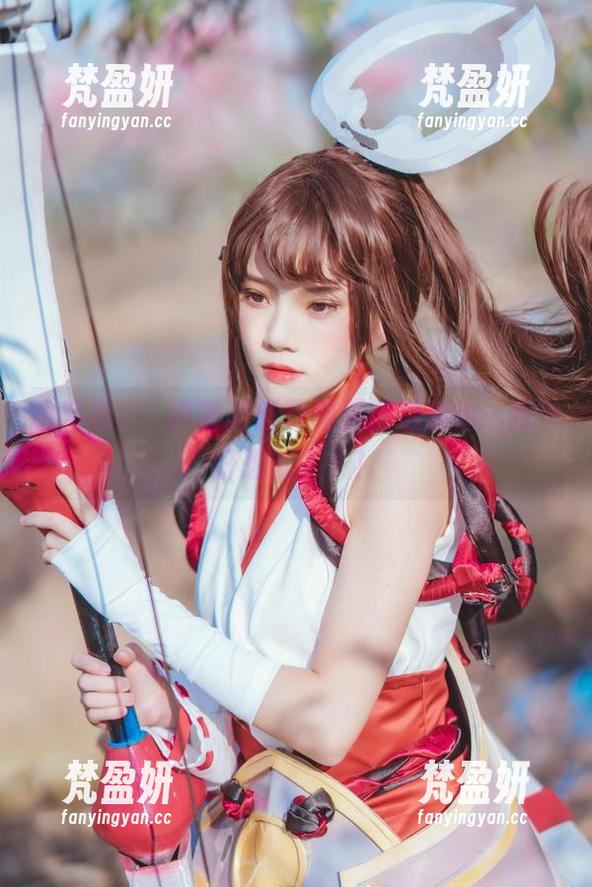 说实话，桜桃喵这盛夏制服的最新cos我…好想试？？！-梵盈妍