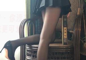 微密圈 - 你没有见过比梦里一只喵和白色吊带袜更可爱的搭配！别等了，快来下载！
