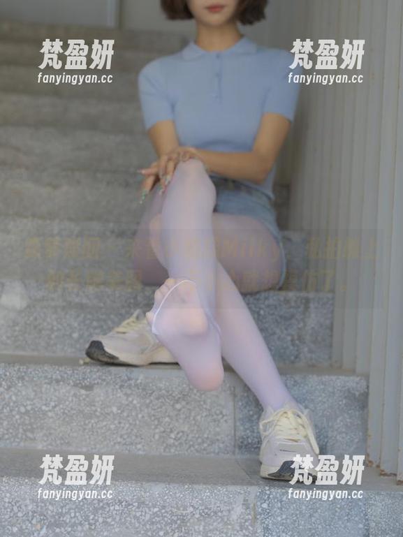森萝财团 - 来看小奶糕Milky，私拍摊上的长腿美图，一不小心就想模仿了。-梵盈妍