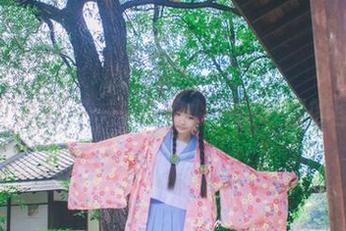 樱群的写真——一张纱似乎在眨眼的图片。
