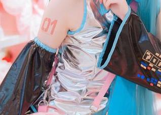 炸酱沐沐的高能cos，高清肉丝秀，你确定能抗住吗？