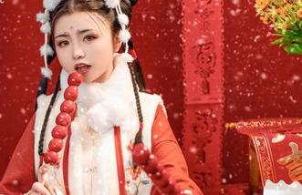 看着爆机少女喵小吉的私房红裙，美图里还有我没见过的角度？