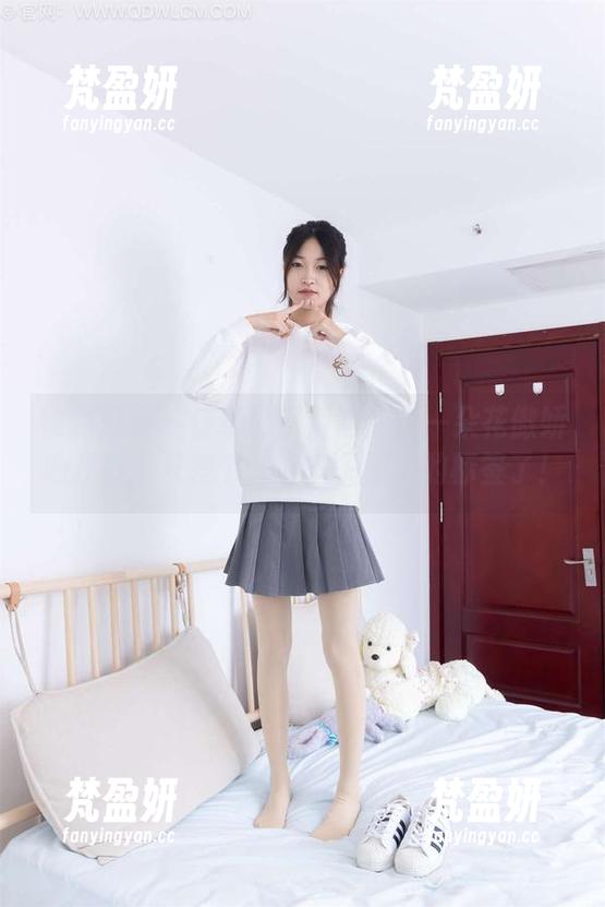 物恋传媒 - 佳琪的高清图库：一朵花傲娇地开着，只差个‘请多关照’的标签了！-梵盈妍