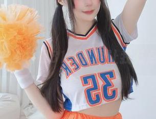 在更衣室，白银81的美图让我有点小尴尬