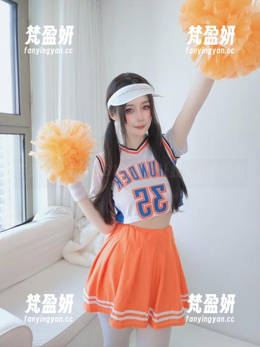 在更衣室，白银81的美图让我有点小尴尬-梵盈妍